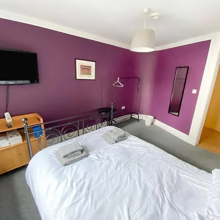 Appartement One Beautifully Presented 2 Bedroom