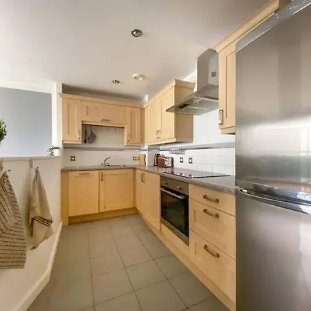 One Beautifully Presented 2 Bedroom Appartement Liverpool