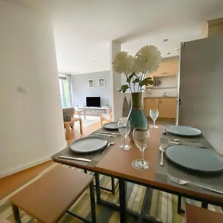 Appartement One Beautifully Presented 2 Bedroom