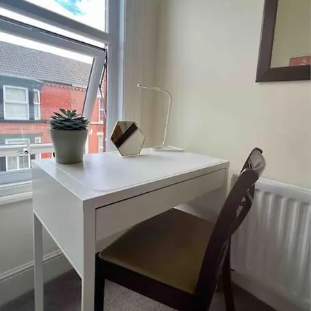 2025 Award Winner Strawberry House - 3 Bedrooms * Liverpool