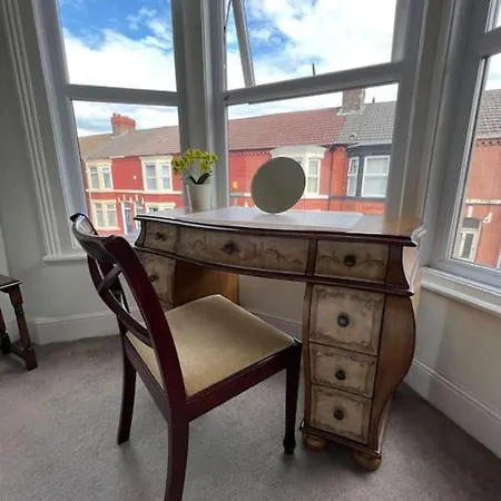 2025 Award Winner Strawberry House - 3 Bedrooms * Liverpool