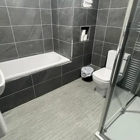 Apartment Hosted By Ryan - 2 Bedroom *