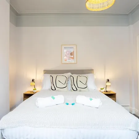 Air Host & - Cedar House - 3br With Parking Holiday home Liverpool