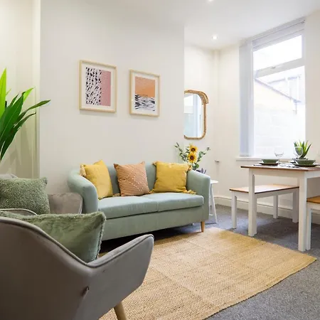 Air Host & - Cedar House - 3br With Parking * Liverpool