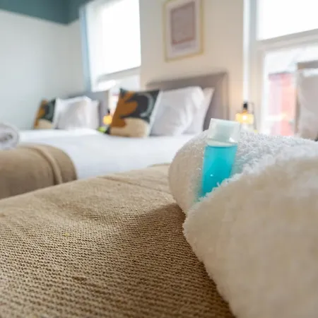 Air Host & - Cedar House - 3br With Parking Liverpool