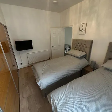 Holiday home Watford Road House
