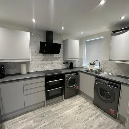 Holiday home Watford Road House *