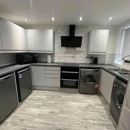 Holiday home Watford Road House *