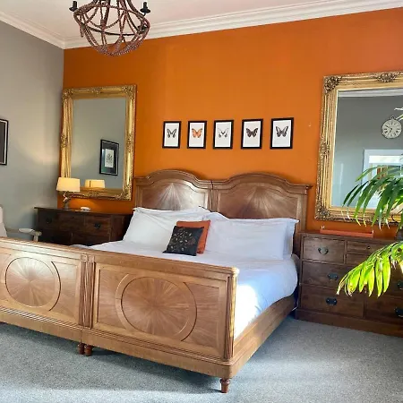 Lyndhurst - Victorian With Heated Pool Holiday home *