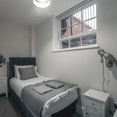 Clarence Street Town House *
