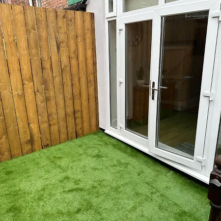 Holiday home Watford Road House *