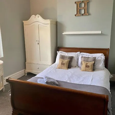 Lyndhurst - Victorian With Heated Pool Liverpool