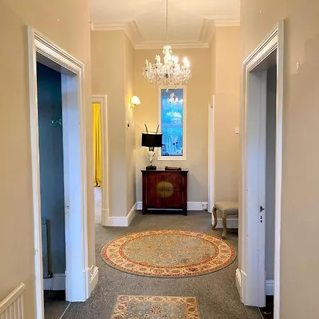 Lyndhurst - Victorian With Heated Pool Holiday home