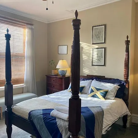 Lyndhurst - Victorian With Heated Pool Liverpool