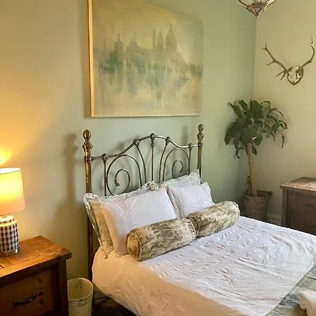 Lyndhurst - Victorian With Heated Pool Liverpool