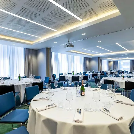 Novotel Paddington Village 4*