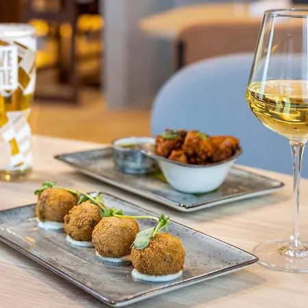 Novotel Paddington Village 4*