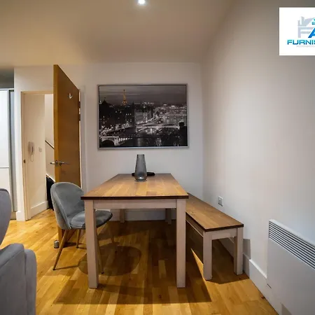 Long Business By Furnished - Free Parking - Wifi 아파트 *