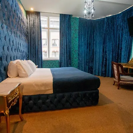 The Dixie Dean 4*