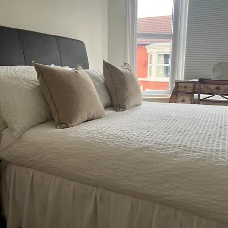 2025 Award Winner Strawberry House - 3 Bedrooms * Liverpool