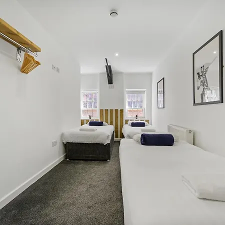 Host & - Fleet Nightlife Apartment *
