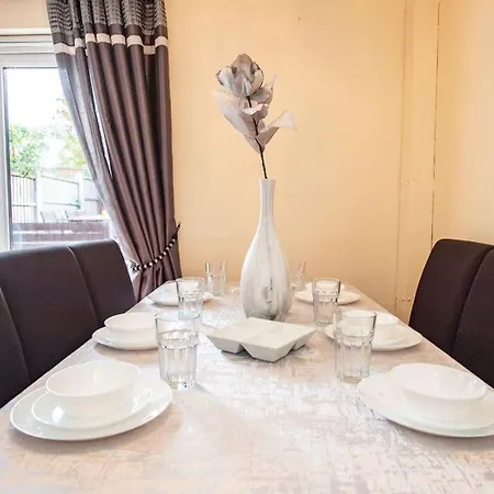 *superb Location* Large 4 Bedroom Centre Appartement Liverpool