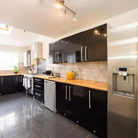 *superb Location* Large 4 Bedroom Centre Appartement Liverpool