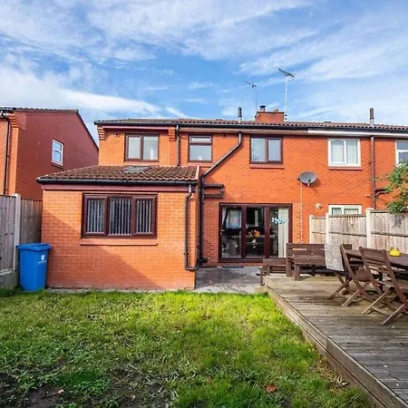 *superb Location* Large 4 Bedroom Centre Liverpool