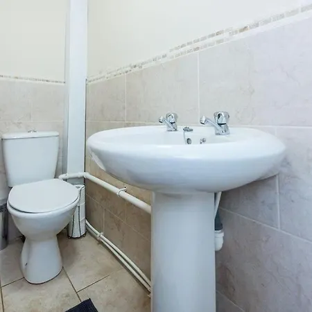*superb Location* Large 4 Bedroom Centre Appartement Liverpool