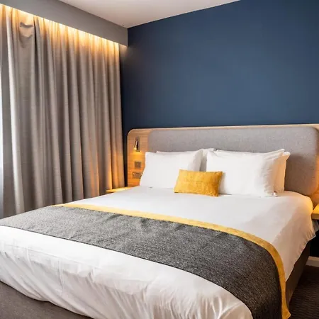 & Lounge Hotel Knowsley