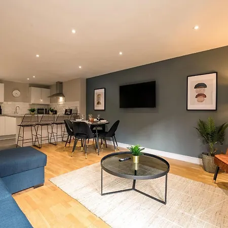 Host & - Duke Street Abode
