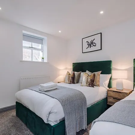 Host & - The Roscoe Coach House *