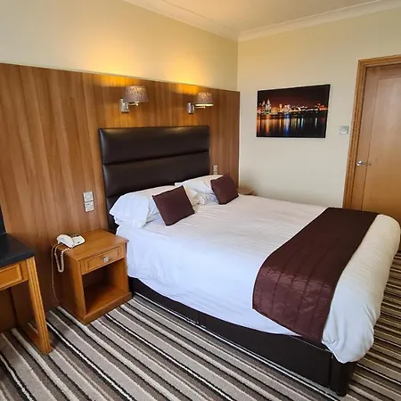 The Royal 3* Crosby (Merseyside)