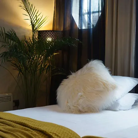 Blackburne Arms ,24 Catharine Street 3*