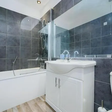 Baltic Dockside Apartment, Free Parking Apartment *