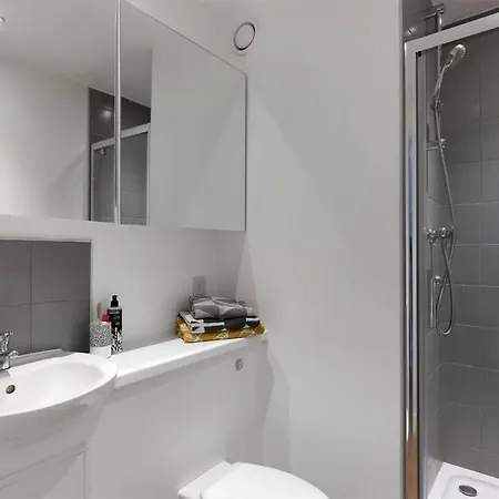 Zeni Ensuite, In Inn Liverpool