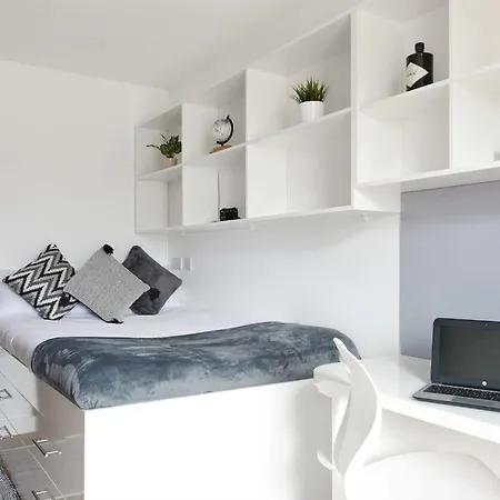 Inn Zeni Ensuite, In *