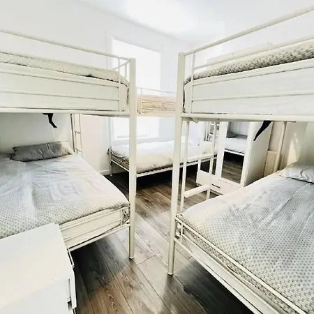 Modern Hangout House Near Lfc, 3 Bedroom With Pool Table Liverpool
