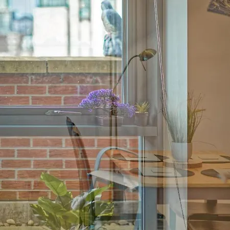 Sidemersey Livings- Convenient 1-bedroom Flat With A View, Apartamento