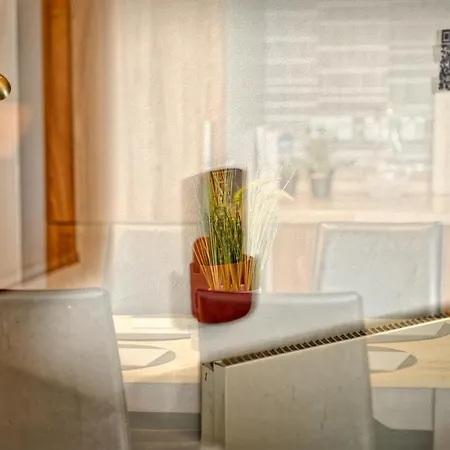 Sidemersey Livings- Convenient 1-bedroom Flat With A View, Apartamento