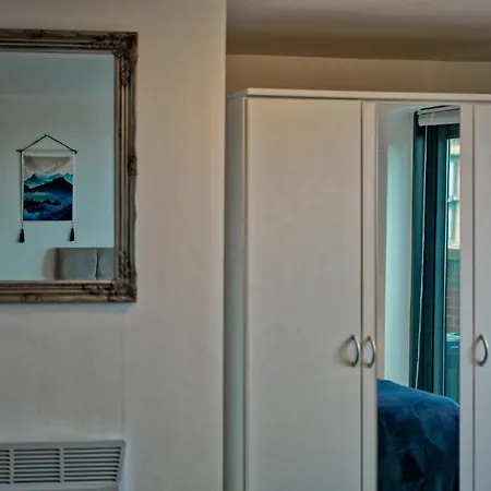Sidemersey Livings- Convenient 1-bedroom Flat With A View, Apartamento Liverpool