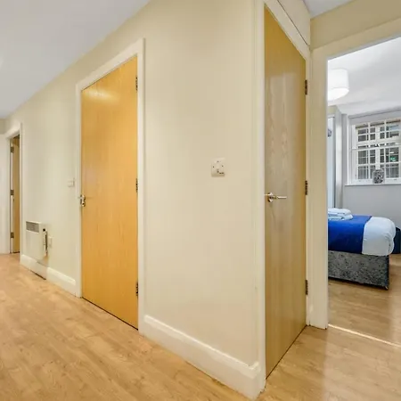 Host & - Queen Square Apartment Liverpool