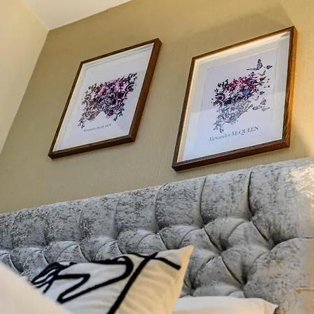 Host & - Queen Square Apartment *