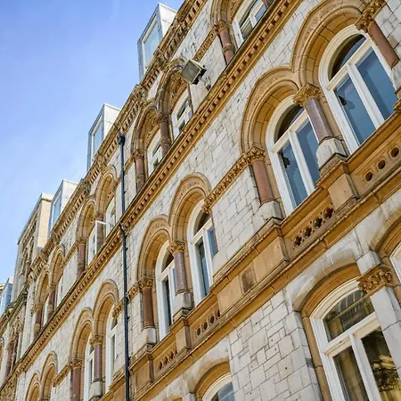 Host & - Queen Square * Liverpool