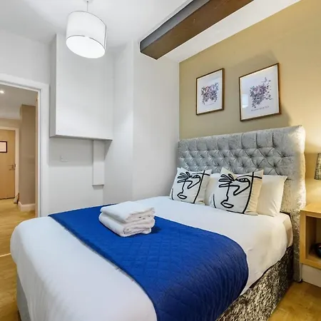 Host & - Queen Square Apartment