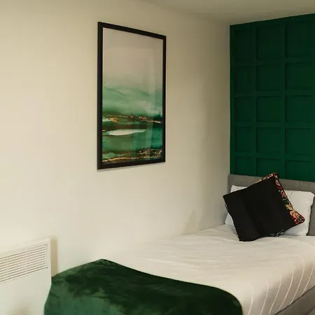 Sidemersey Livings- Convenient And 2-bedroom Haven In L1 *