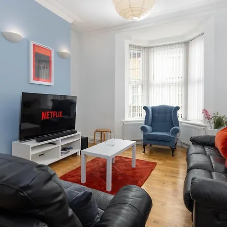 Holiday home Air Host & - Rockfield House - Sleeps 8