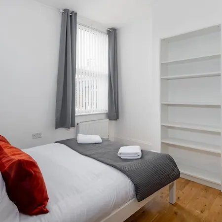 Holiday home Air Host & - Rockfield House - Sleeps 8 Liverpool