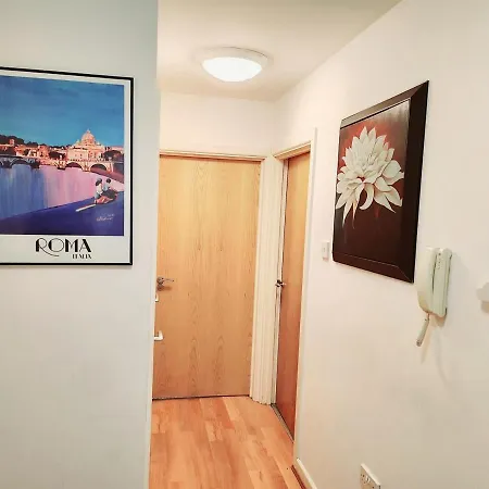 Flat Near Centre Apartment *
