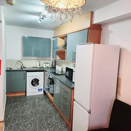 Flat Near Centre *